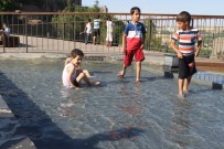 ELEKTRİK KAÇAĞI - Çocuklar Süs Havuzlarında Tehlikeye Davetiye Çıkarıyor