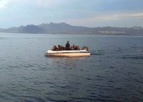 İNSAN KAÇAKÇISI - Denizde Mahsur Kalan Mültecilerin İmdadına Sahil Güvenlik Ekipleri Yetişti