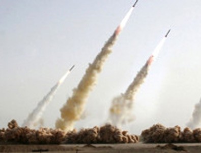 İran Suriye'yi vurdu