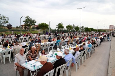 Aksaray Belediyesi TOKİ Bölgesinde 8 Bin Kişiye İftar Verdi
