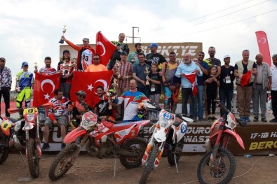 Bergama'da Enduro Şampiyonası Nefes Kesti