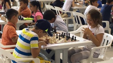 Bilecik'te Ödüllü Satranç Turnuvası Sona Erdi