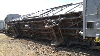 Bingöl'de Yük Treninin Vagonları Raydan Çıktı