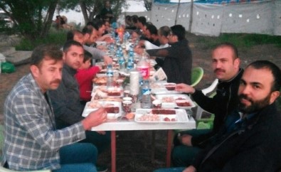 Bitlis Anadolu Lisesi Mezunları Adilcevaz'da İftar Açtı