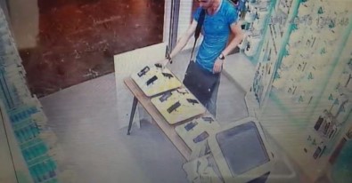 Denizli'de Telefon Hırsızlığı Kamerada