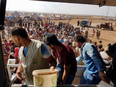 İHH'dan Zoğara Kampı'ndaki Suriyelilere 10 Bin Kişilik İftar