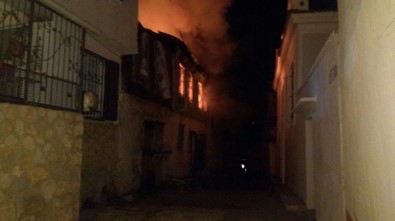 Kuşadası'nın Eski Evleriyle Ünlü Camiatik Mahallesi'nde Yangın