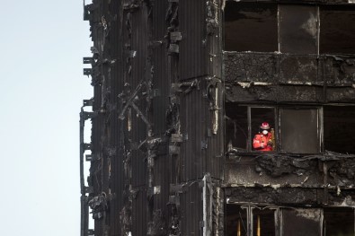 Londra'da Yangında Acı Bilanço Açıklaması 79 Ölü