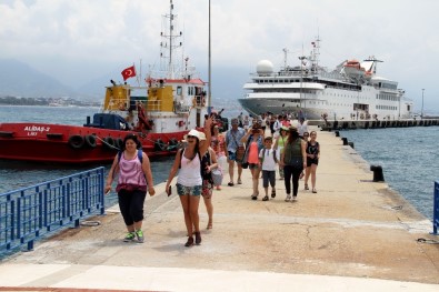 Lüks Gemiden İnen Turistlere Mehterli Karşılama