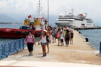 MIKANOS - Lüks Gemiden İnen Turistlere Mehterli Karşılama