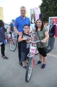 Mezitli Belediyesi, Babalar Günü'nde 50 Bisiklet Dağıttı