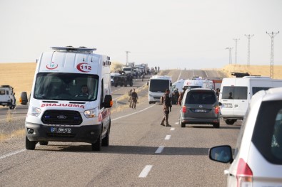Polis Midibüsü İle Minibüs Çarpıştı Açıklaması 2 Ölü, 4'Ü Polis 18 Yaralı
