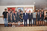 NAZİLLİ BELEDİYESPOR - Şampiyonlar Kupalarını Başkan Alıcık'a Teslim Ettiler