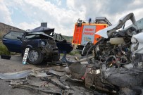 OSMAN İLHAN - Sivas'ta Trafik Kazası Açıklaması 1 Ölü, 1 Yaralı