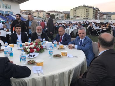 Ümraniye Belediyesi Tunceli'de Gönül Sofraları Kurdu