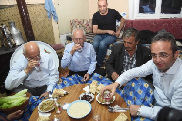 Kılıçdaroğlu köy evinde iftar yaptı