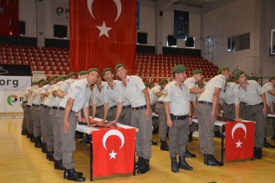 Aliağa'da Kısa Dönem Erlerin Yemin Töreninde Duygu Dolu Anlar