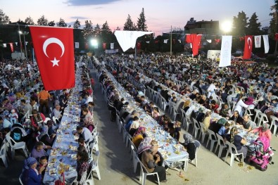 Büyükşehir İftar Sofrası Dokuzkavaklar'a Kuruldu