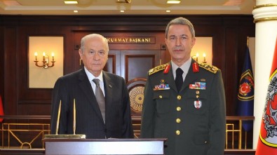 Devlet Bahçeli'den Orgeneral Hulusi Akar'a destek!