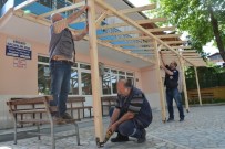 YAZ SICAKLARI - Köseköy Hacı Halim Camii'nde Sundurma Çalışması Yapıldı