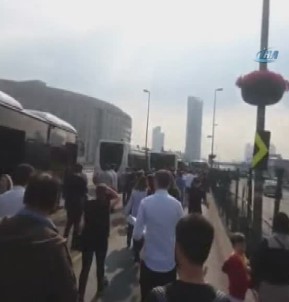 Metrobüs Arızalandı Vatandaş Yaya Kaldı