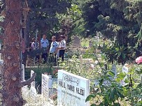 BEBEK CESEDİ - Kazılan Yeri Açan Görevliler Şoke Oldu