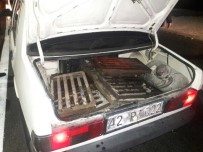 ARAÇ KULLANMAK - Annesinin Otomobiliyle Rögar Kapağı Çalarken Yakalandı