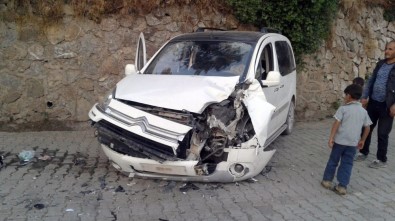 Beytüşşebap'ta Zırhlı Araç İle Otomobil Çarpıştı Açıklaması 3 Yaralı