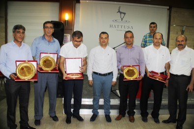 Erzin'de Okul Müdürleri Ödüllendirildi