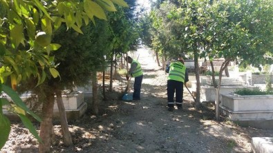 Germencik Belediyesi Mezarlıklarda Bayram Temizliğine Başladı