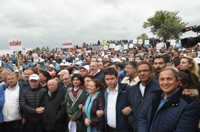 Kılıçdaroğlu, Grup Toplantısını 'Adalet Yürüyüşü'nde Yaptı