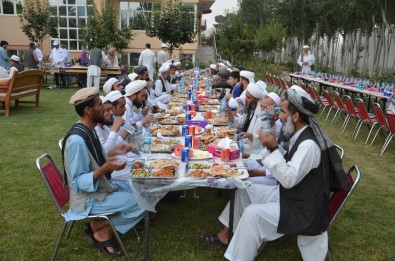 TİKA Afganistan'da Din Alimlerini Kardeşlik İftar Sofrasında Buluşturdu