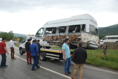 Yolcu Minibüsü Şarampole Devrildi Açıklaması 9 Yaralı