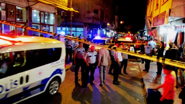 Motosikletli dehşet: Rastgele ateş ettiler!