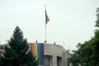 LEZBIYEN - ABD Ankara Büyükelçiliğine LGBT bayrağı asıldı