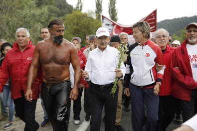 CHP'nin 'Adalet Yürüyüşü' MYK Toplantısının Ardından Devam Ediyor