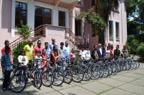 GÜNHAN YAZAR - Fenerbahçelilerden Başarılı Öğrencilere Bisiklet
