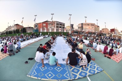 Kadir Gecesi'nde Beyoğlu'nda 5 Bin Kişilik İftar