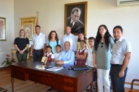 MUSTAFA KARAMAN - Kaymakam Nazlı'ya Minik Öğrencilerden 'Kitaptan Kanatlar' Teşekkürü