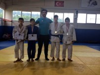 KOCAPıNAR - Salihlili Judocular Rize'den 4 Madalya İle Döndü