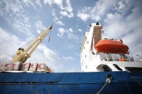 BAYRAM HEDİYESİ - 'Şefkat Gemisi', Aşdot Limanına Ulaştı