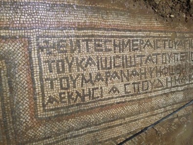 Bahçede Çalışırken Roma Dönemine Ait Mozaik Buldu