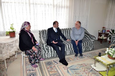 Başkan Akgül'den Hasta Vatandaşa Moral Ziyareti