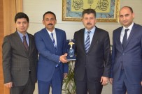 AKİF ÇAĞATAY KILIÇ - Erzincan Gençlik Merkezi Ödülünü Aldı