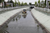MOGAN - Gölbaşı'nda Su Kanalları Rutin Olarak Olarak Temizleniyor