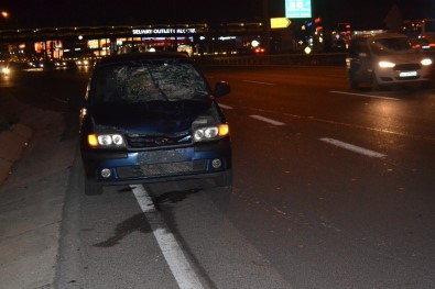 İzmir'de Otomobil Yaya Çarptı Açıklaması 1 Ölü