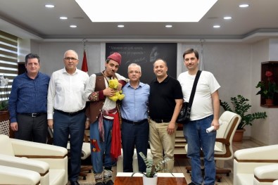 İzmirli Sanatçılar Başkan Kayda'ya Veda Etti