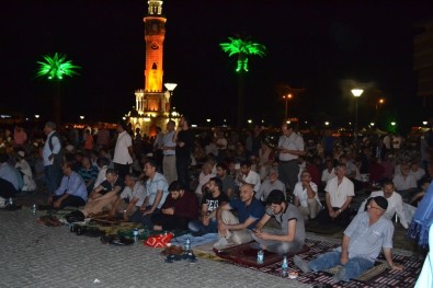 Kadir Gecesi'nde Gönüller Bir Oldu