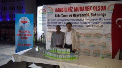 Kadir Gecesinde Vatandaşlara Süt İkram Edildi