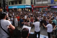 KAZIM KOYUNCU - Kazım Koyuncu Konak'ta Şarkılarıyla Anıldı